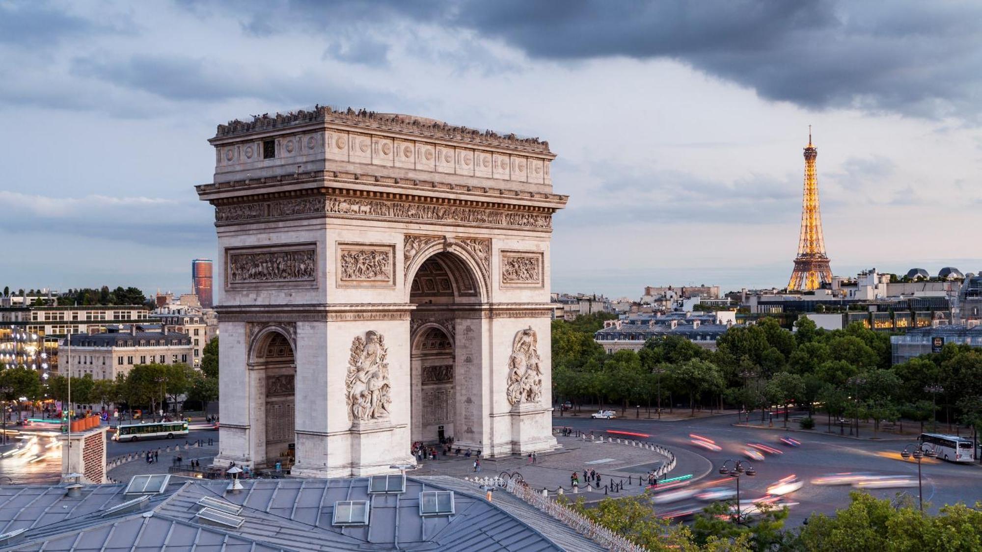 Studio Champs Elysees Tour Eiffel Париж Екстериор снимка